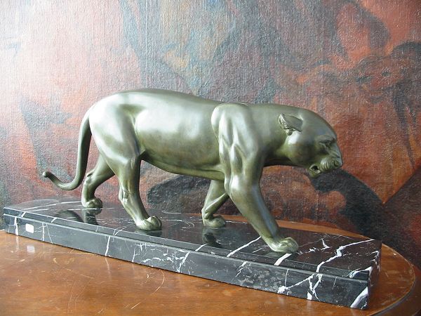 French Cab art deco bronze sculptures and lightings