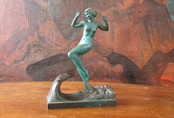 French Cab art deco bronze sculptures and lightings