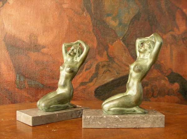 French Cab art deco bronze sculptures and lightings