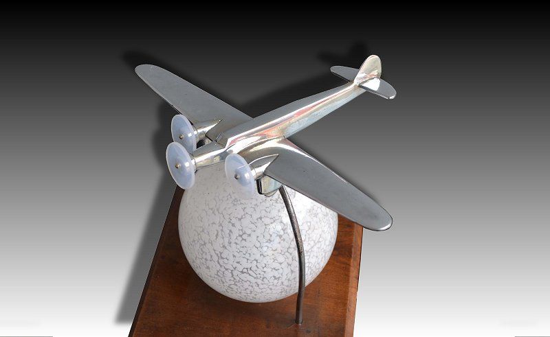 Art deo Lamp with plane