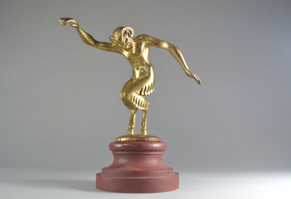Bronze mascot 