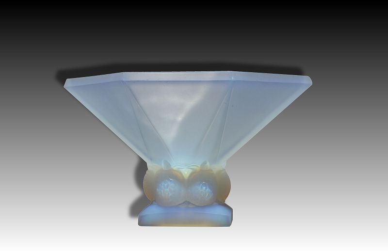 Etling opalescent glass tortoise vase