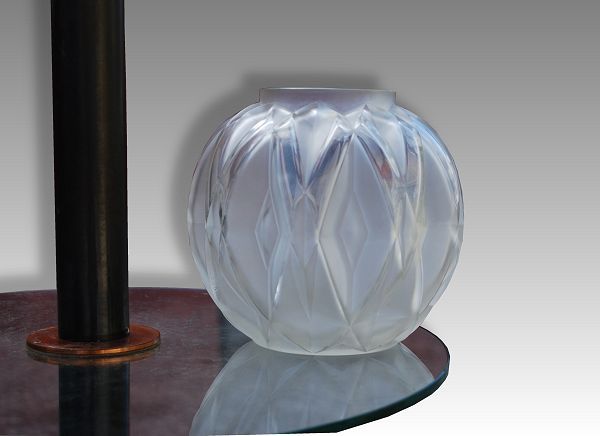 Hard to find André, Hunebelle Art deco glass vase