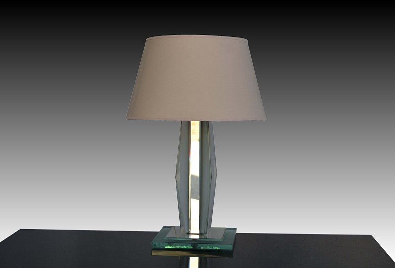 Modernist lamp. Desny ?