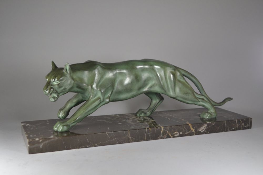 Art deco panther on marble base. Circa 1930.