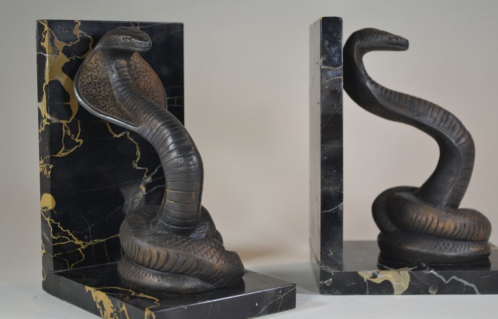 1930.fr Bookends with cobra snake - Art deco sculptures bronze clocks vases