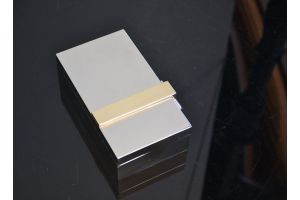 Modernist box. Desny ?
