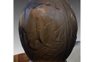 D'avesn elephant vase