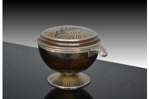 Douau dinanderie center piece