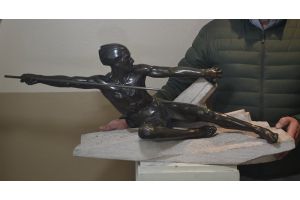 95cm impressive sculpture. 