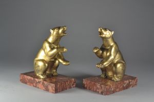 Pair of art deco bookends with bears. Circa 1930.