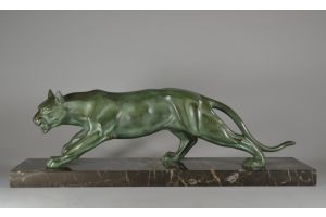 Art deco panther on marble base. Circa 1930.
