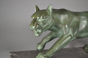 Art deco panther on marble base. Circa 1930.