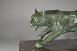 Art deco panther on marble base. Circa 1930.