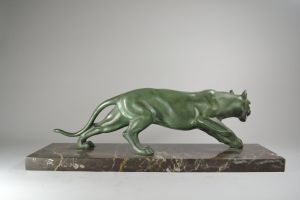 Art deco panther on marble base. Circa 1930.