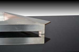 Modernist tray. Desny ?